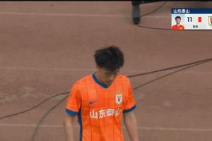 开云品牌-送礼+染红！刘洋两黄变一红被罚下，无缘下轮客战亚泰