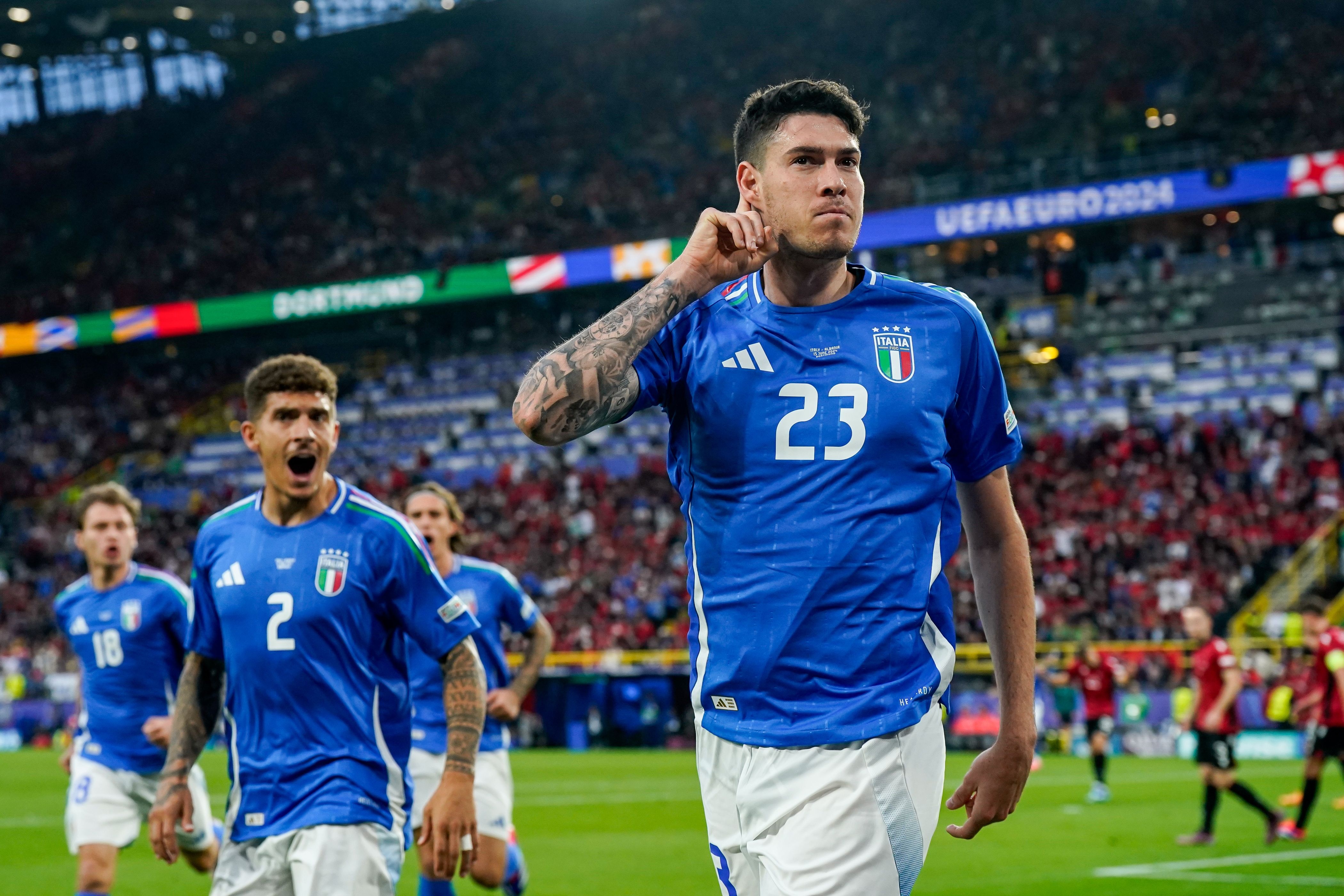 开云中国官网-晚邮报：加图索从未考虑过不征召巴斯托尼，一直给予他关怀和鼓励