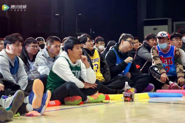 开云权威入口-凭热血争“衣”席之地 NBA全明星不只在大屏幕上演